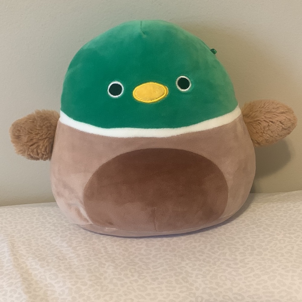 Avery 8” squishmallow